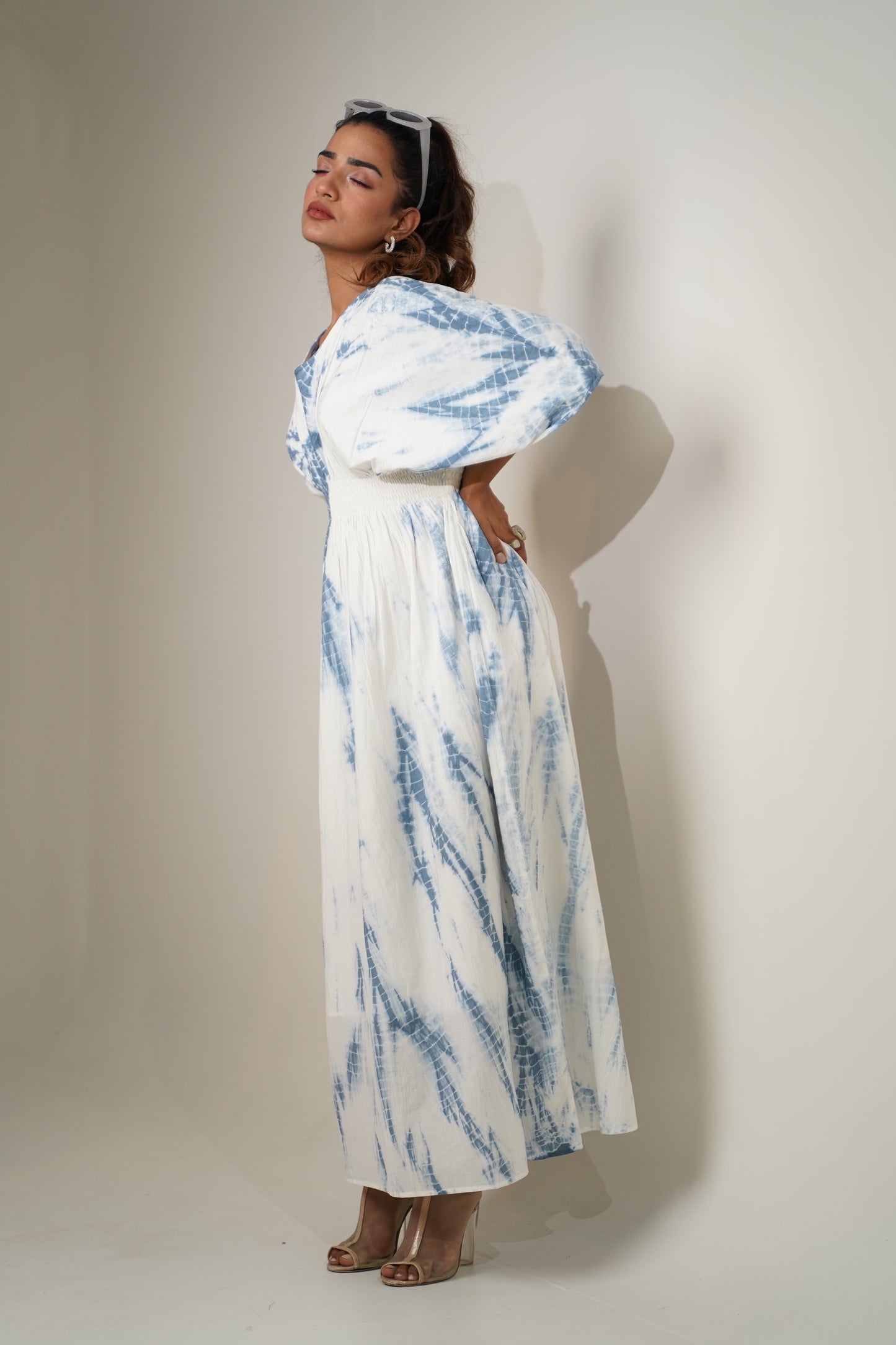 Boho-Chic Tie-Dye Long Kaftan for a Relaxed Summer Look