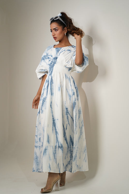 Boho-Chic Tie-Dye Long Kaftan for a Relaxed Summer Look