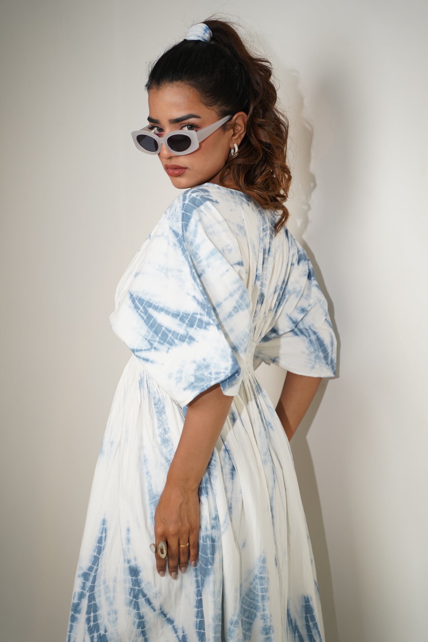 Boho-Chic Tie-Dye Long Kaftan for a Relaxed Summer Look